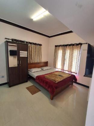 Private 3BHK Unit in Landmark 6BHK Building Vacation rental in Ooty