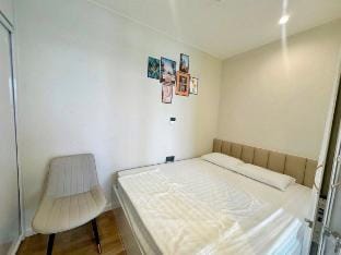 Icon40 2 Bedroom Apartment with Lake View Vacation rental in Vietnam