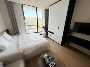 ICON40 Apartment High Floor Beautiful View Vacation rental in Vietnam