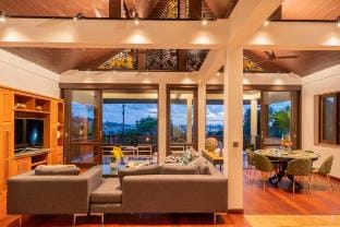 Villa Melita: 5 bedrooms, hillside w/pool,seaviews Vacation rental in Chalong
