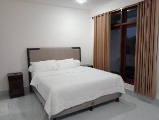 Modern Room Sharing Pool Ubud Central Vacation rental in Ubud