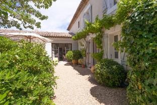 Les Beaumettes, haven of peace in the Luberon Vacation rental in Goult