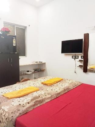 Stylish Room 1.2 km WhiteTown | Kitchenette Vacation rental in Puducherry