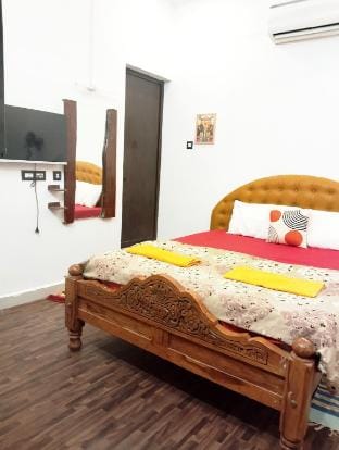 Stylish Room 1.2 km WhiteTown | Kitchenette Vacation rental in Puducherry