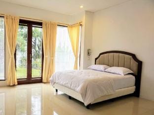 Homey Villa w/ Mountain View - Family Only 3BR Vacation rental in Bandung