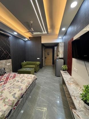 Skyview:Modern Stay at Gaur City Center Noida Vacation rental in Noida