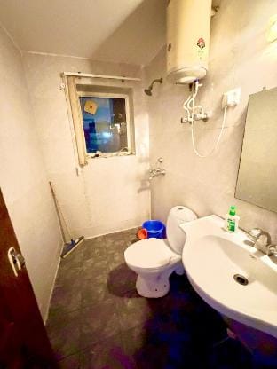 Minimal guest house Near premanand ji Maharaj Vacation rental in Uttar Pradesh