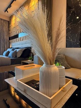 The Cosmo - 42nd Floor CitySkyline View - Luxury Vacation rental in Noida