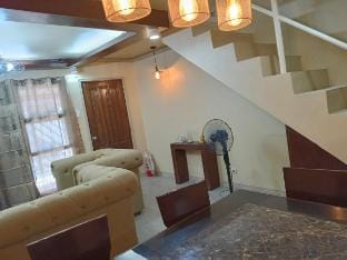 2BR 2-Storey Apt Near Clark Airport  WiFi  Netflix Vacation rental in Angeles