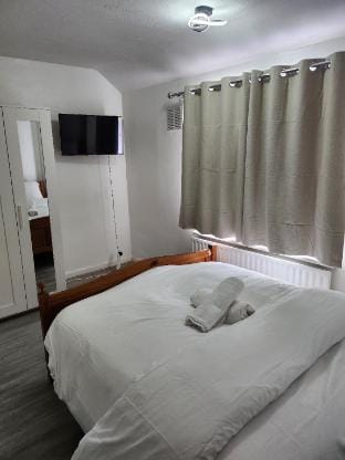 Charming 3-Bedroom House Rental in Greater London Vacation rental in Barking