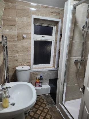 Charming 3-Bedroom House Rental in Greater London Vacation rental in Barking