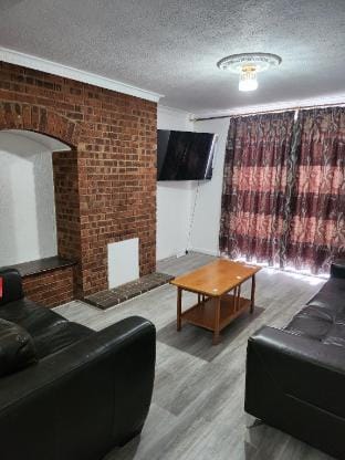 Charming 3-Bedroom House Rental in Greater London Vacation rental in Barking