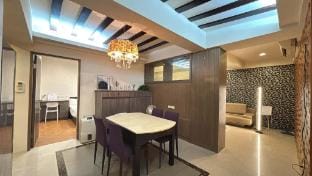 101 |Family Room | 3 Bedrooms, 2 Bathrooms | One airport transfer included with a 3-night stay Vacation rental in Taipei City
