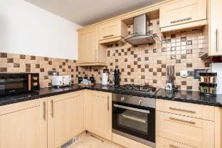 3 Bed house with 6 Beds Driveway and Garden Vacation rental in Sheffield
