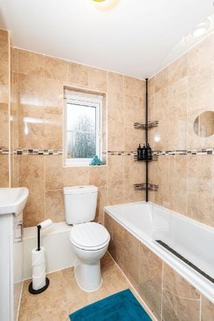 3 Bed house with 6 Beds Driveway and Garden Vacation rental in Sheffield