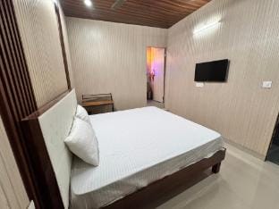 Lans Bliss Villa 1BR with Sunset View by Homeyhuts Vacation rental in Uttarakhand