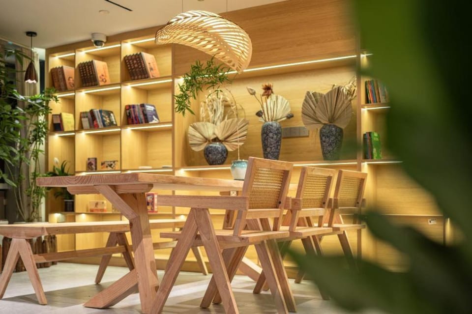 和光青年（上海光大会展中心漕宝路地铁站店） Hotel in Shanghai