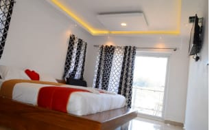 Runs Residency  Hotel in Ooty