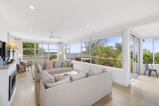 Spacious 5-Bed Beach House with Ocean View Vacation rental in Pittwater Council