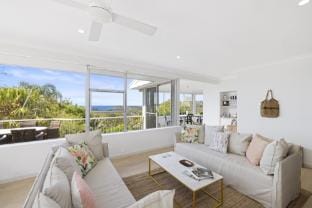 Spacious 5-Bed Beach House with Ocean View Vacation rental in Pittwater Council