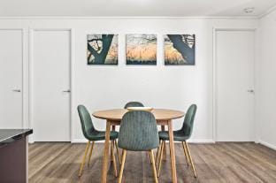 Stylish Southbank Apartment with On-Site Parking Vacation rental in Southbank
