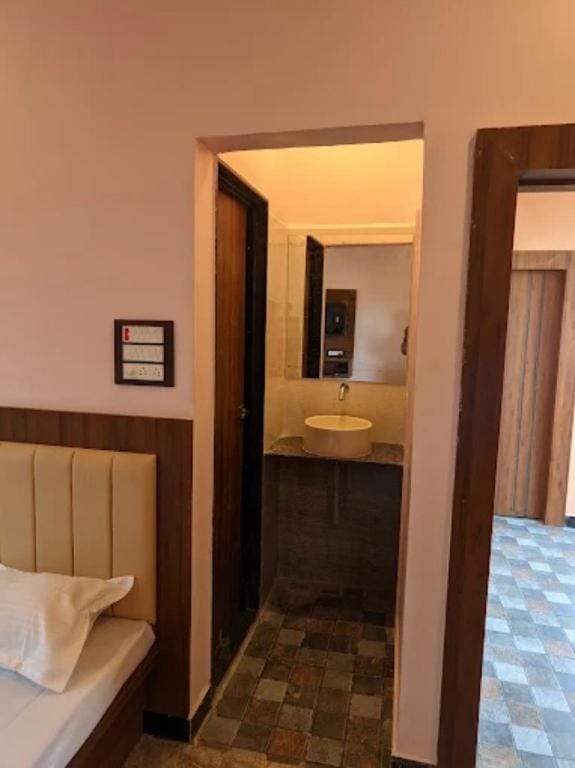 Hotel Vaishnavi Lodging Khuldabad Maharashtra Hotel in Maharashtra