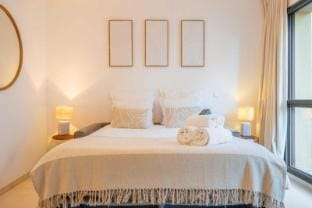 Spacious studio a/c 2P - Place des Lices Hotel in Saint-Tropez