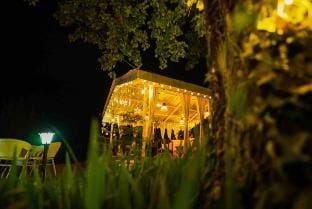 Leela huts 3-bhk entire hut with inside fireplace. Villa in Manali