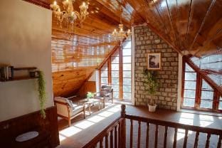 Leela huts 3-bhk entire hut with inside fireplace Villa in Manali