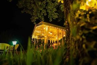 Leela huts 3-bhk entire hut with inside fireplace. Villa in Manali