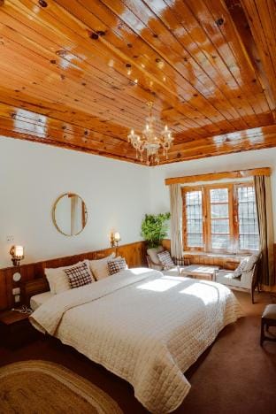 Leela huts 2-bhk entire hut with inside fire place Villa in Manali
