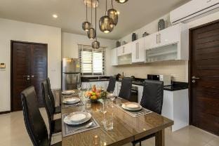 Ocean-View 3-Bed Villa Retreat - Ao Yon Hillside Villa in Wichit