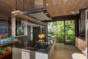 Villa Viva Panwa: sea-view, serviced daily Villa in Wichit