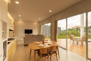 New Villa w Private Pool on Dago - Family Only 3BR Villa in Lembang