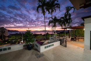 D Villa Phuket Villa in Wichit