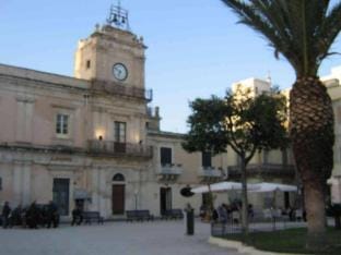Casa Levante, air-conditioned, near the sea Villa in Avola
