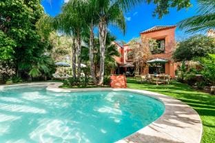 Luxury Holiday Haven Near Beach Pool Garden V290 Villa in San Pedro de Alcántara