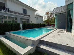 Luxury house for rent near Suvarnabhumi Airport Villa in Bangkok
