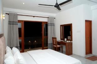 Urban Lagoon  Villa in Galle
