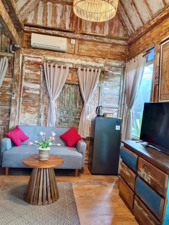 Wooden Cabin Jimbaran - Lavender Suite Bed and Breakfast in Kuta Selatan