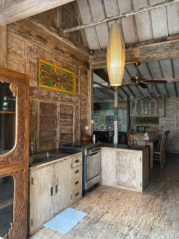 Wooden Cabin Jimbaran - Magnolia Suite Bed and Breakfast in Kuta Selatan