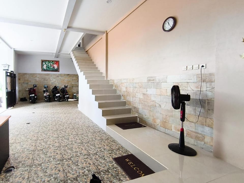 The Silas Room Mitra RedDoorz Hotel in Lingsar