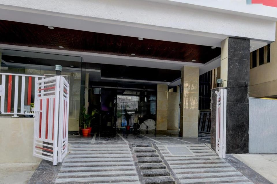Townhouse Gachibowli Flyover Hyderabad Formerly Sreshank Hotel in Hyderabad