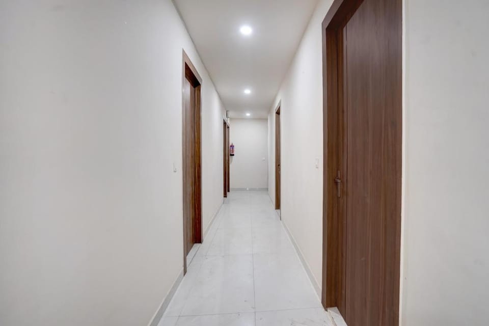 Super Hotel O Delhi Meerut Expressway Makanpur Formerly Crystal 24 Hotel in Noida