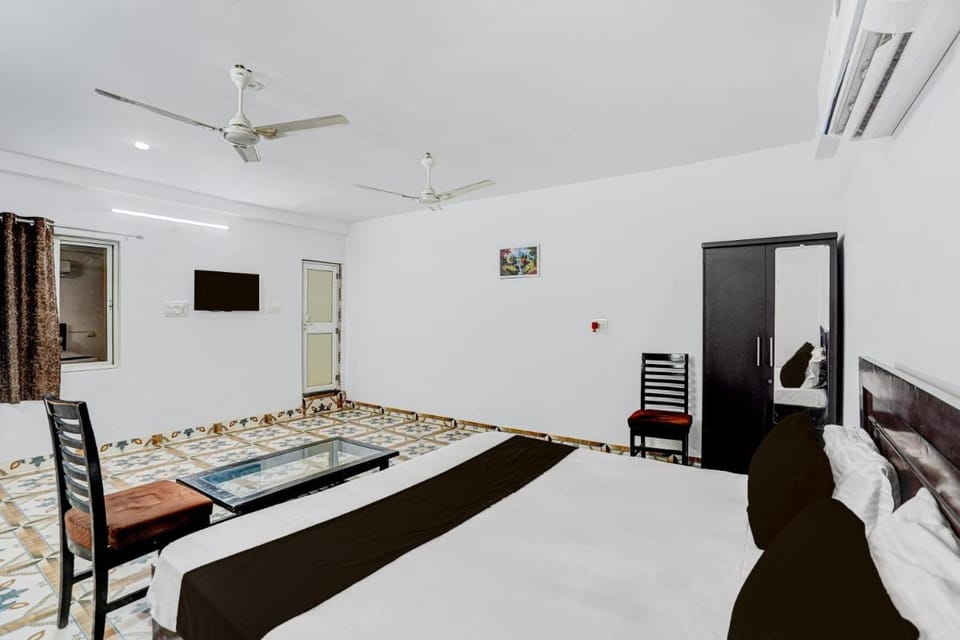 Hotel O Point Co2 Resto& Lodge Hotel in Uttar Pradesh