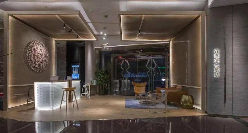 LuxCabins Garden Hotel  - Shenzhen Futian Convention & Exhibition Center Gangxia Metro Station Branc Hotel in Hong Kong