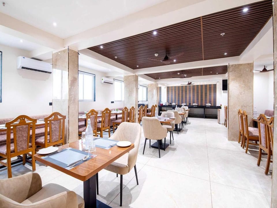 POP 84237D Talreja Business Hub Hotel in Pune
