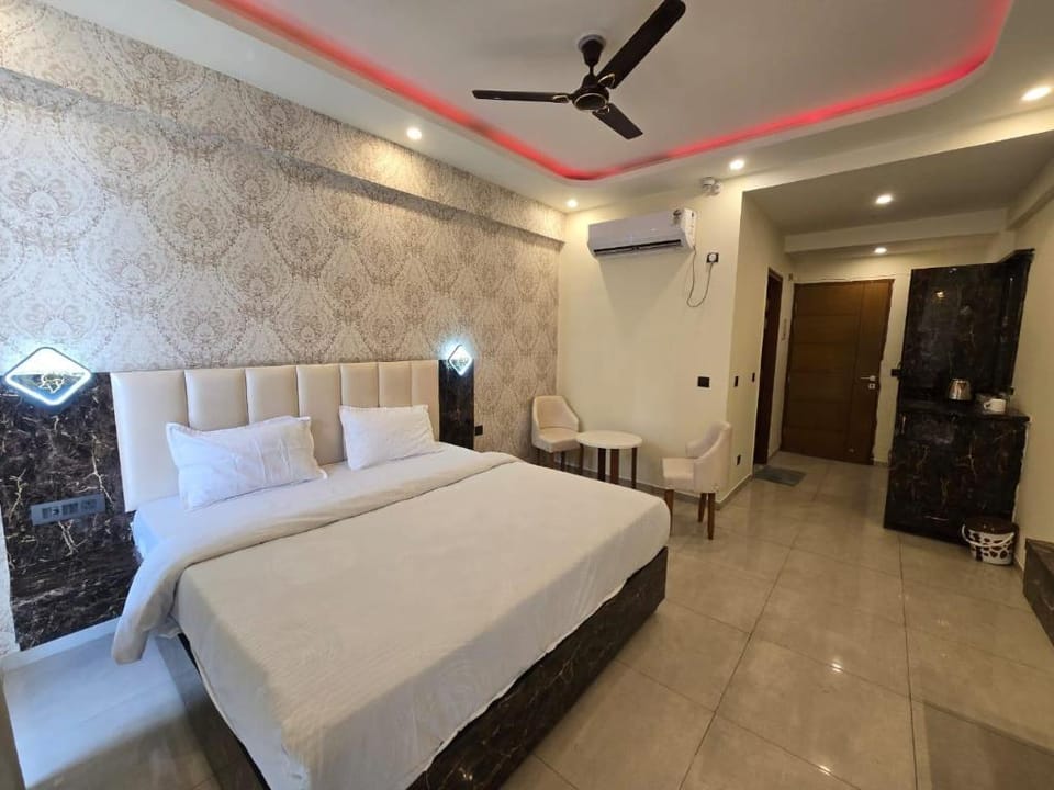 Hansha Royal Stay Hotel in Lucknow