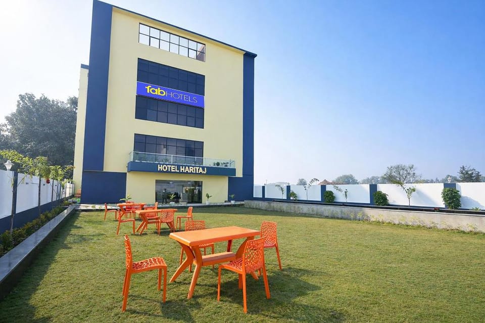 FabHotel Haritaj Hotel in Uttar Pradesh