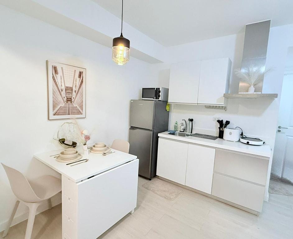 Azure South Paranaque by Elysian Stays Hotel in Paranaque